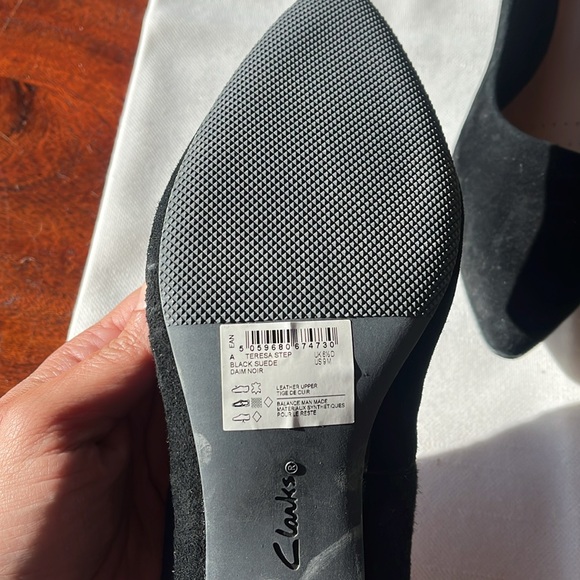 Clarks Women's Black Suede Pumps size 9
New never worn with tags on sole - Picture 3 of 6